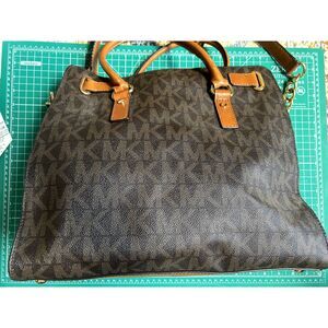 Michael Kors Hamilton Signature Tote Bag Brown Lock & Key Fob
